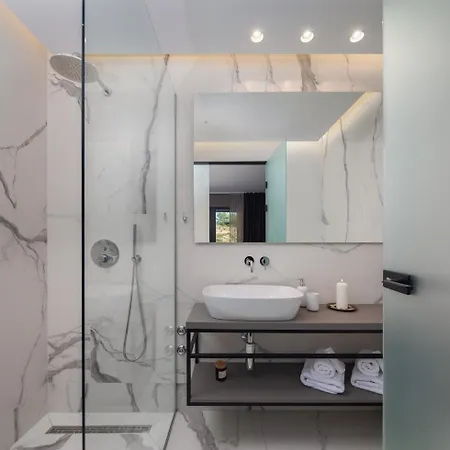 Luxury Wave & San, 2 Heated Pool, Sauna, Gym *
