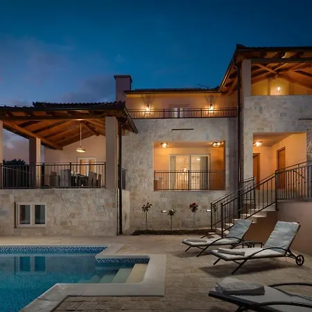 Luxury Wave & San, 2 Heated Pool, Sauna, Gym *