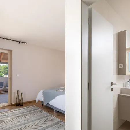 Luxury Wave & San, 2 Heated Pool, Sauna, Gym