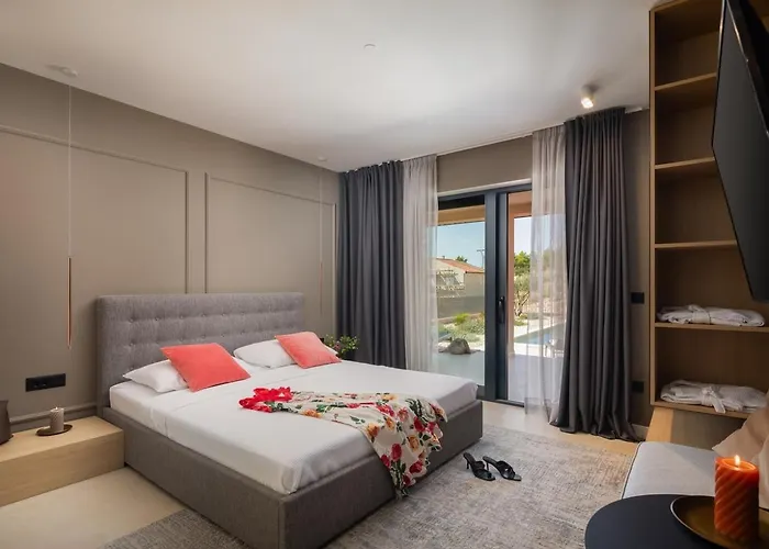 Villa Luxury Wave & San, 2 Heated Pool, Sauna, Gym Sveti Filip i Jakov