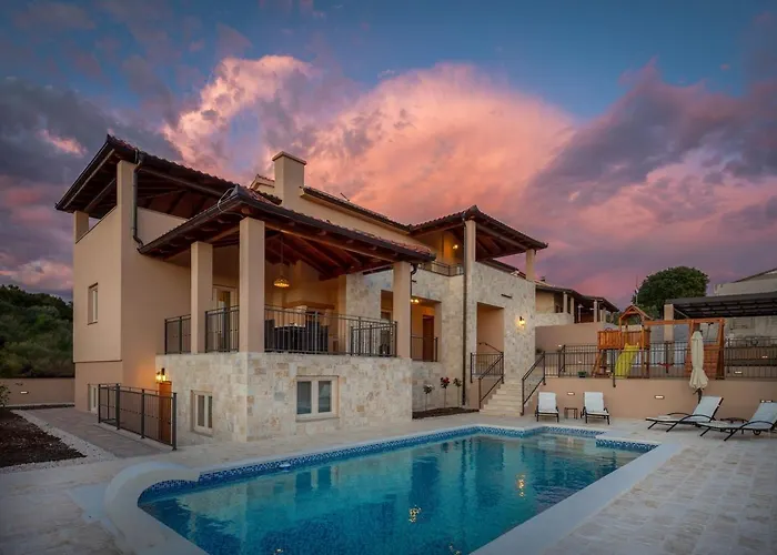 Villa Luxury Wave & San, 2 Heated Pool, Sauna, Gym Sveti Filip i Jakov