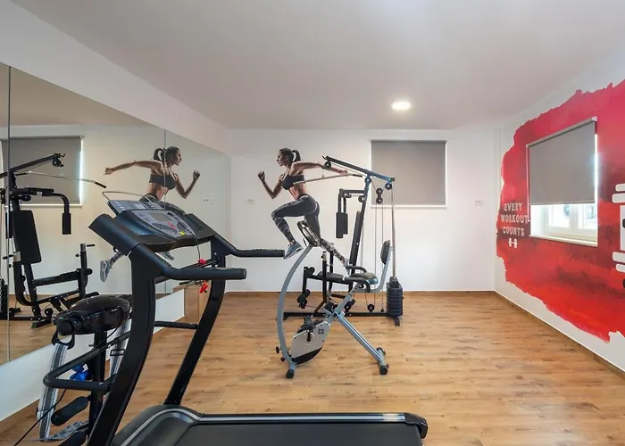 Luxury Wave & San, 2 Heated Pool, Sauna, Gym