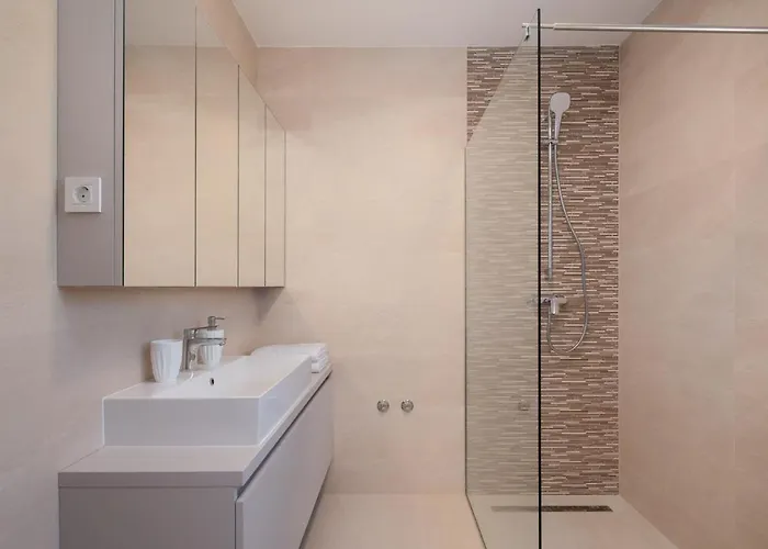 Luxury Wave & San, 2 Heated Pool, Sauna, Gym