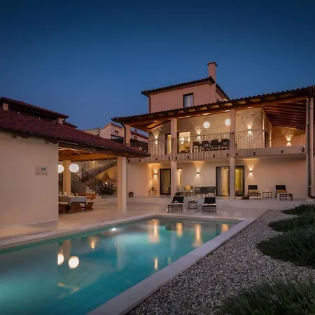 Luxury Wave & San, 2 Heated Pool, Sauna, Gym
