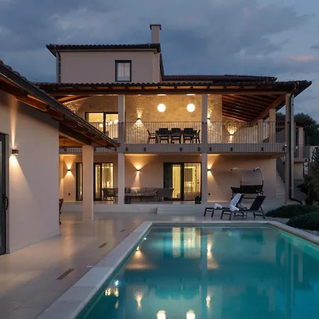 Luxury Wave & San, 2 Heated Pool, Sauna, Gym *