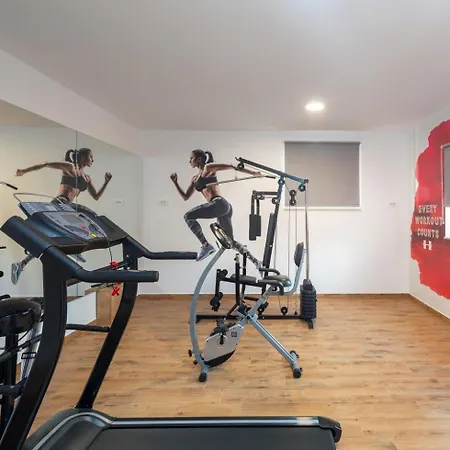 Luxury Wave & San, 2 Heated Pool, Sauna, Gym