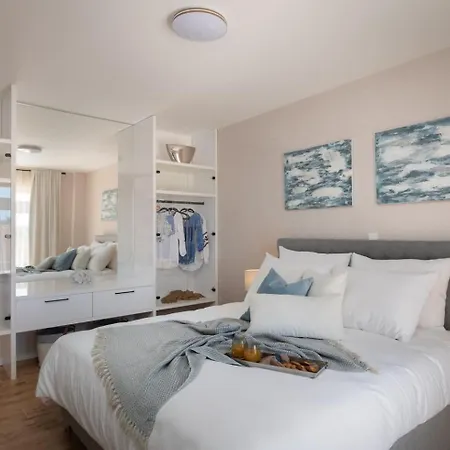 Luxury Wave & San, 2 Heated Pool, Sauna, Gym וילה