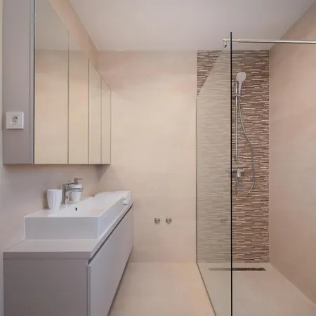 Luxury Wave & San, 2 Heated Pool, Sauna, Gym